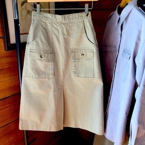 Womens vintage Banana Republic Correspondent’s Skirt vintage size 4. (24” waist)
